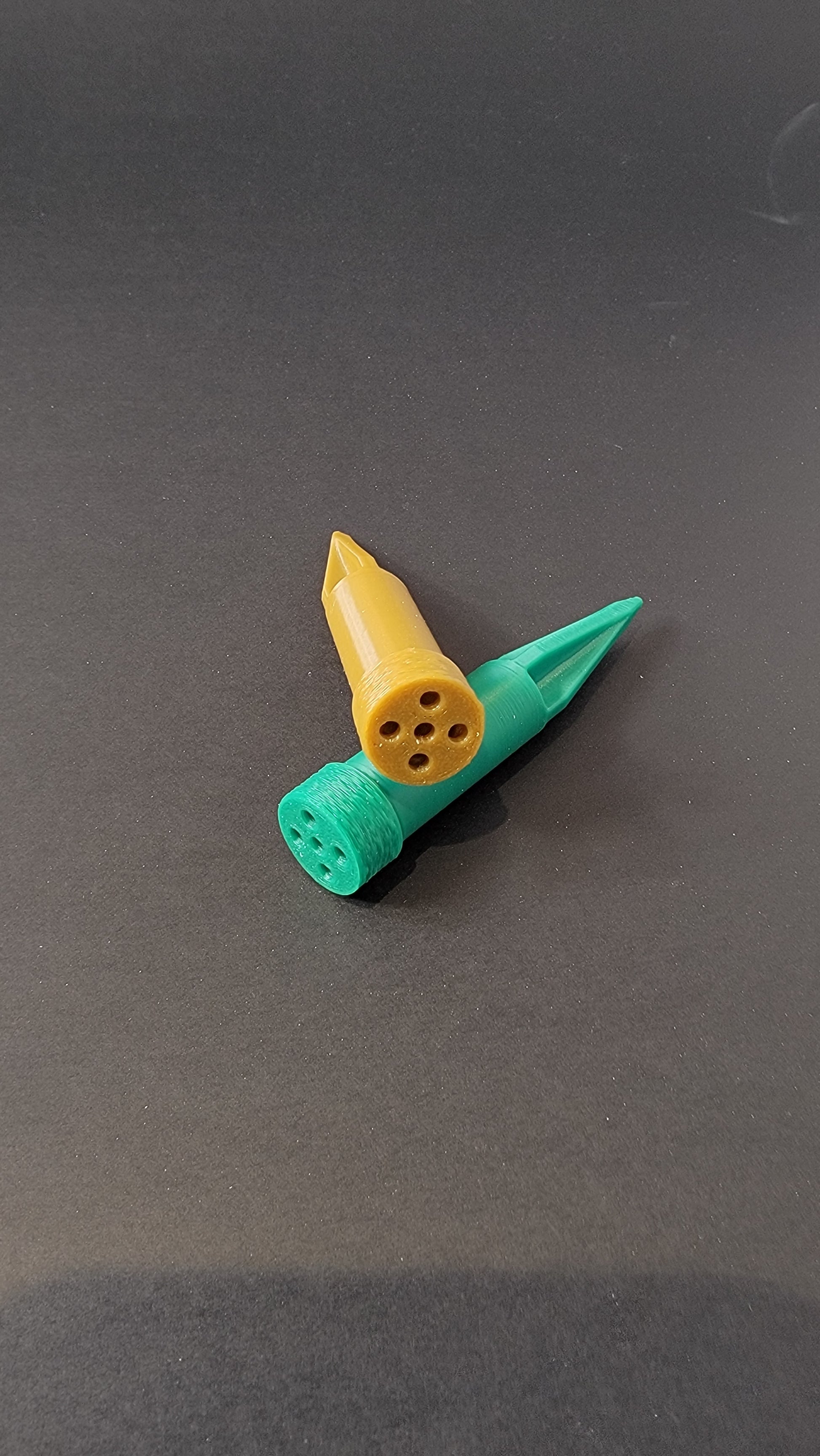 Spike scent hide for Getxent tubes and Q-tips, nose work training container