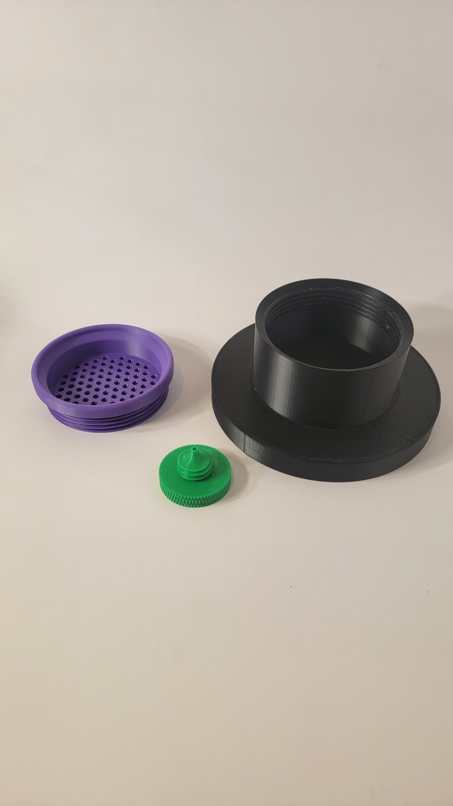 pairing bowl set used for bigger or shy dogs in scent detection training