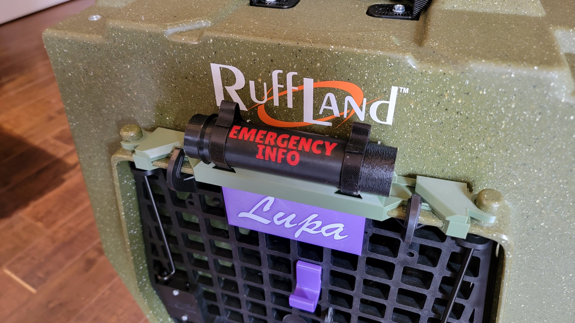 Easy to attach Ruffland Kennel contact information holder