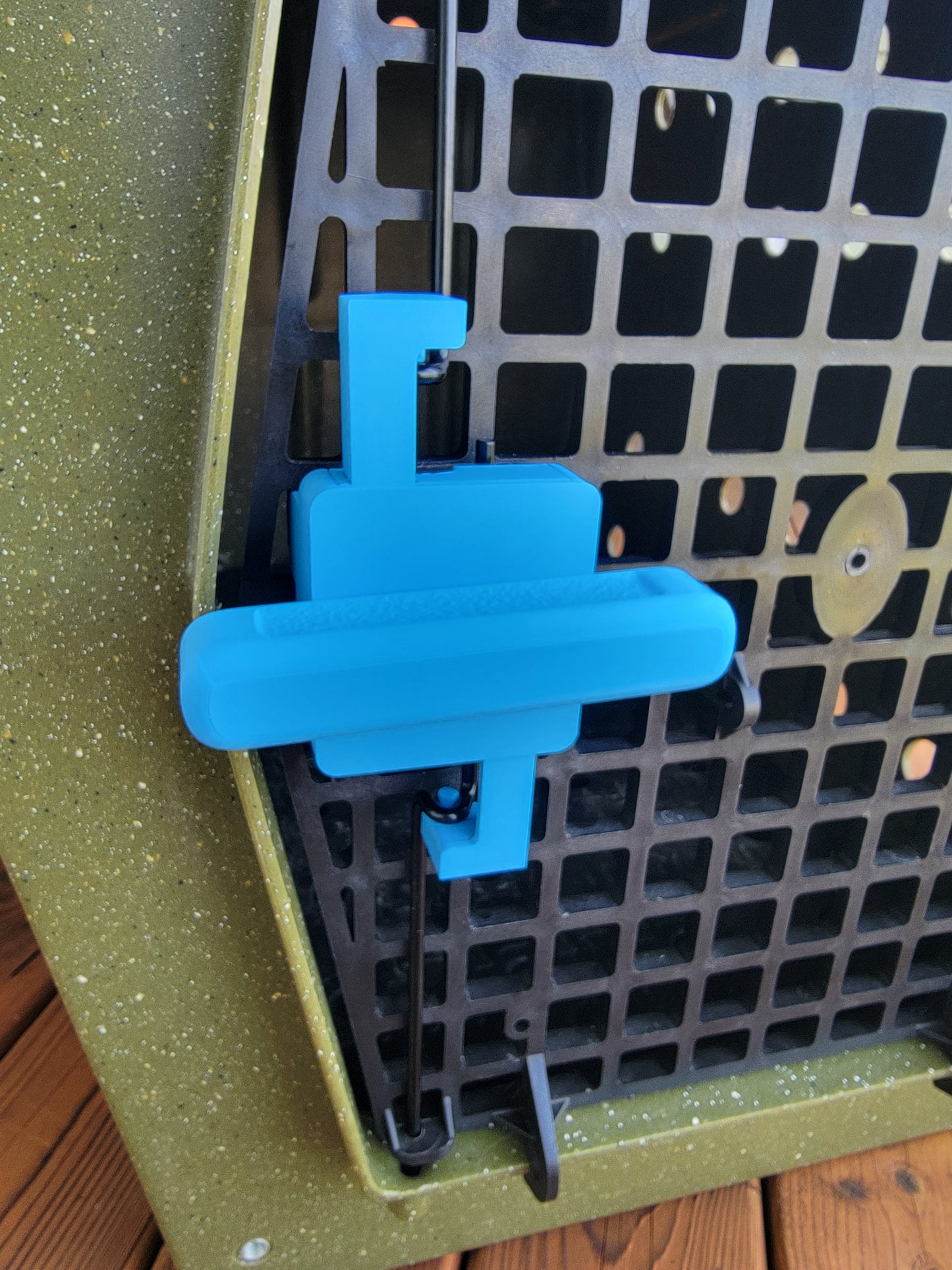 All-blue 3D-printed turn-to-open door lever installed on olive green Ruffland kennel door