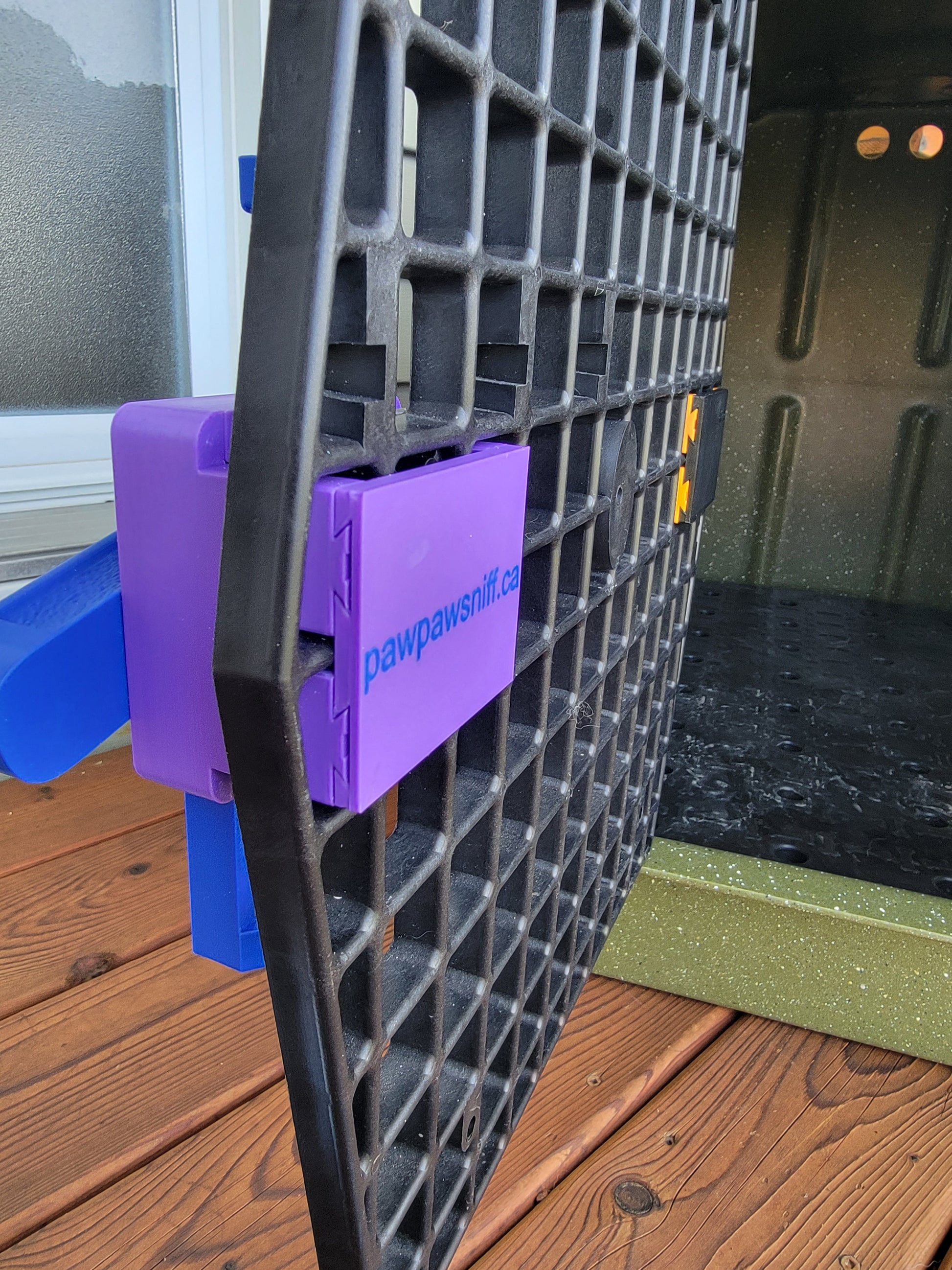 Back of turn to open door assist lever for Ruffland Kennel door opener. 